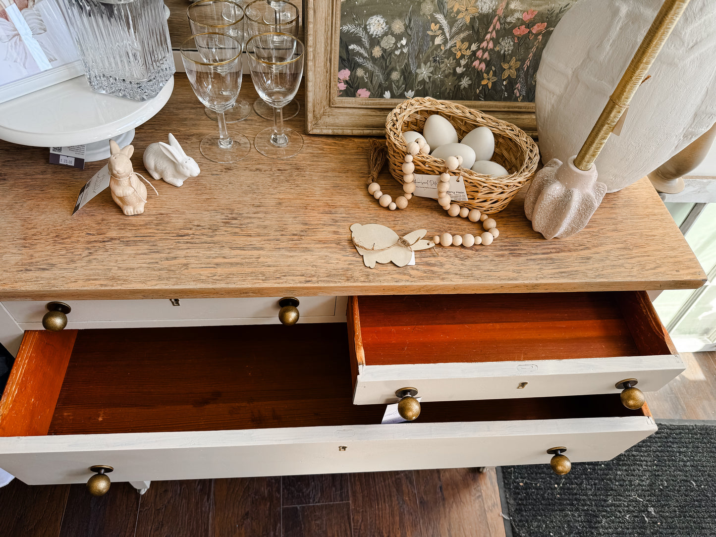 The Aria Dresser