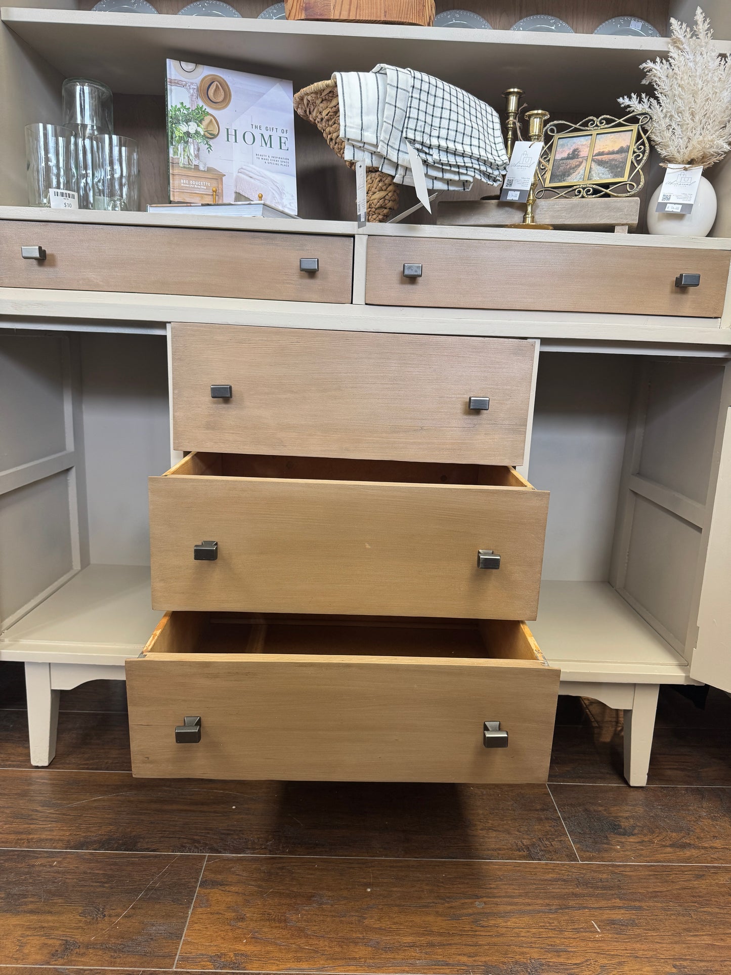 Primrose Cocoa Hutch