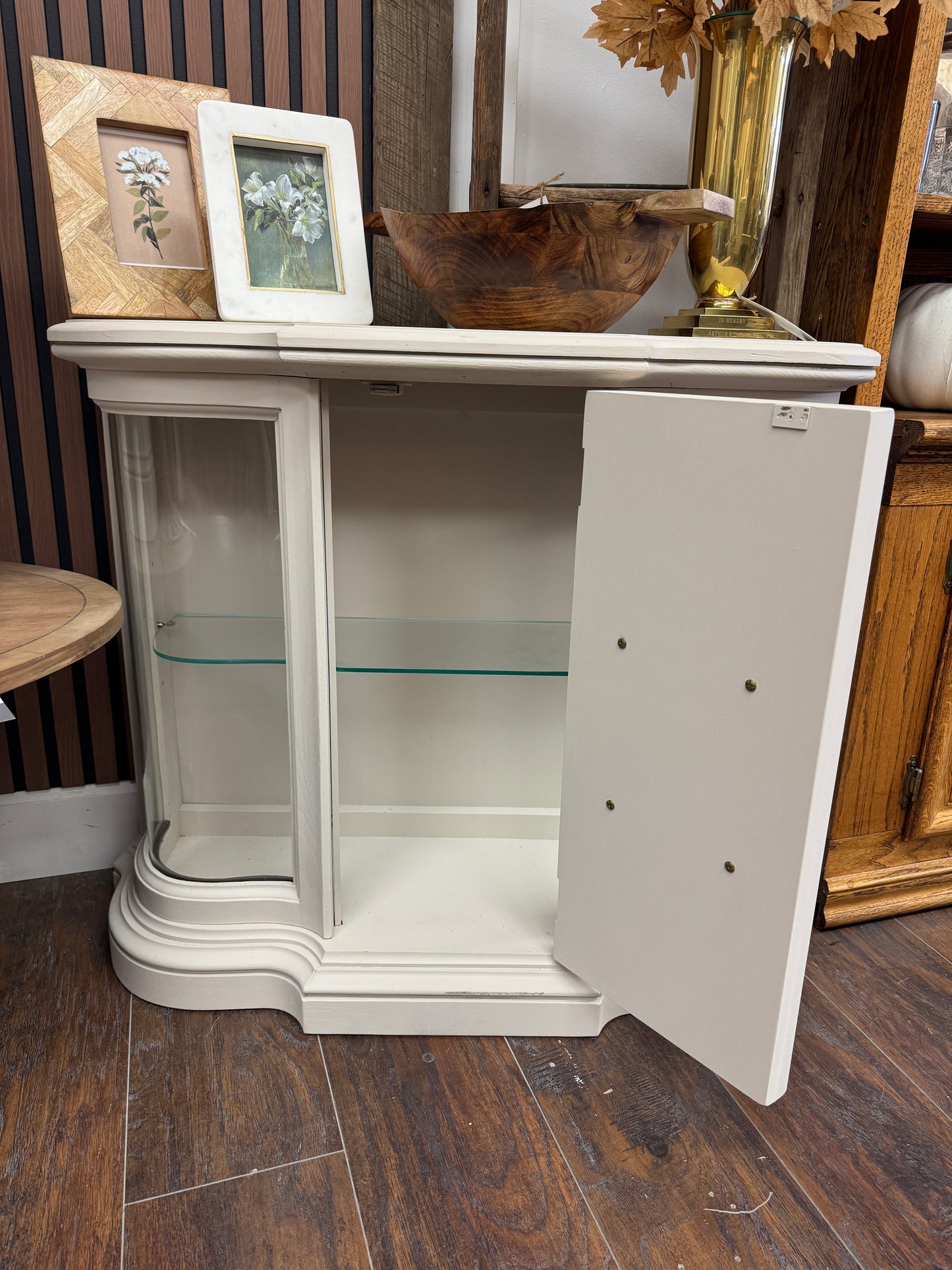 Victoria Entry Table