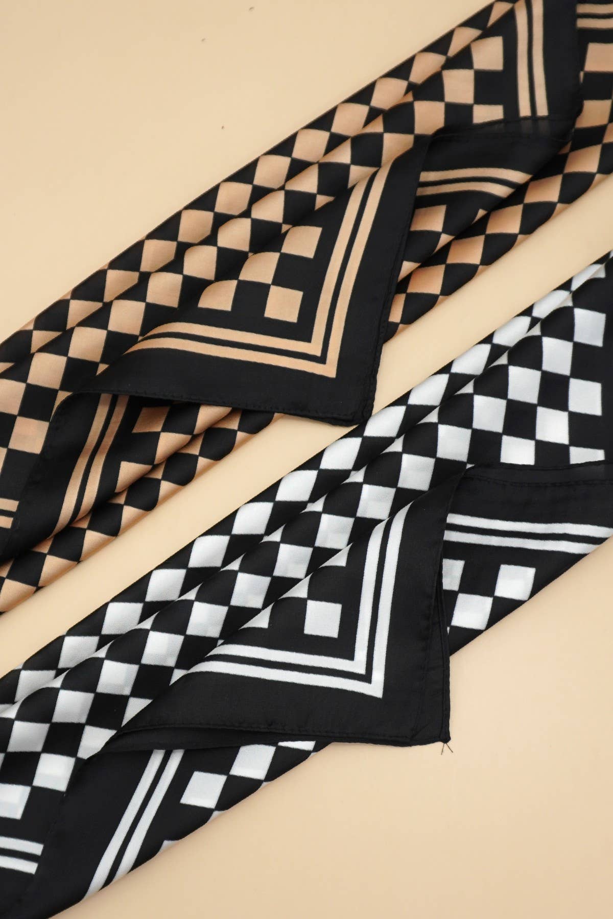 Large Checkered Print Silky Scarf