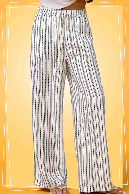 Patterned Design Relaxed Fit Pants With Pockets