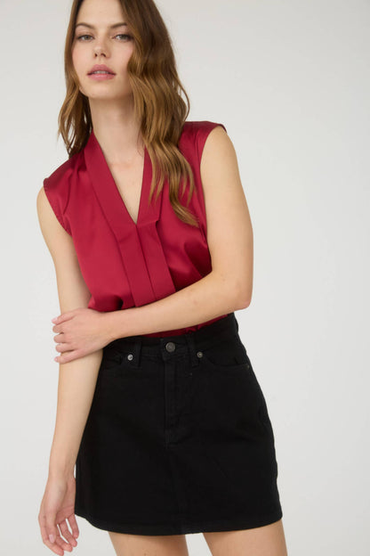SATIN COLLARED SLEEVELESS BLOUSE
