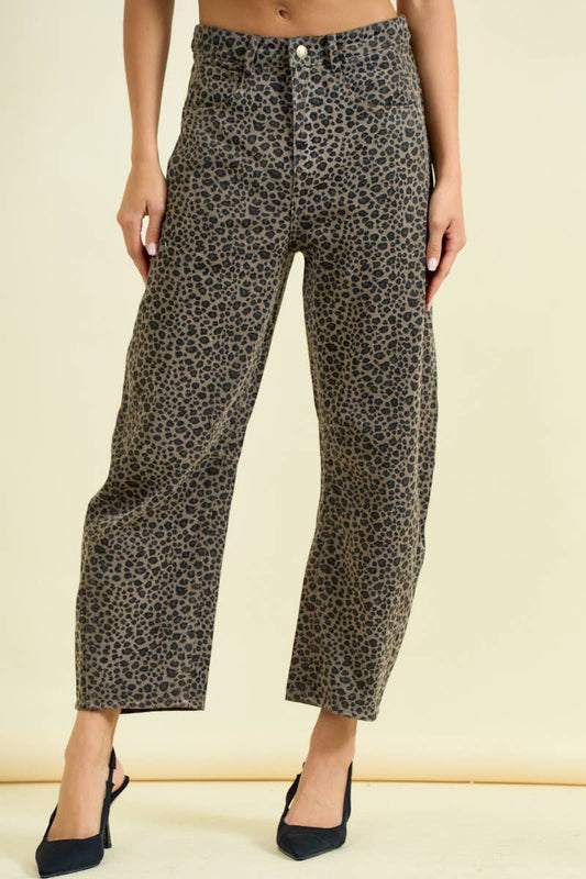 BARREL LEG LEOPARD PRINT JEANS