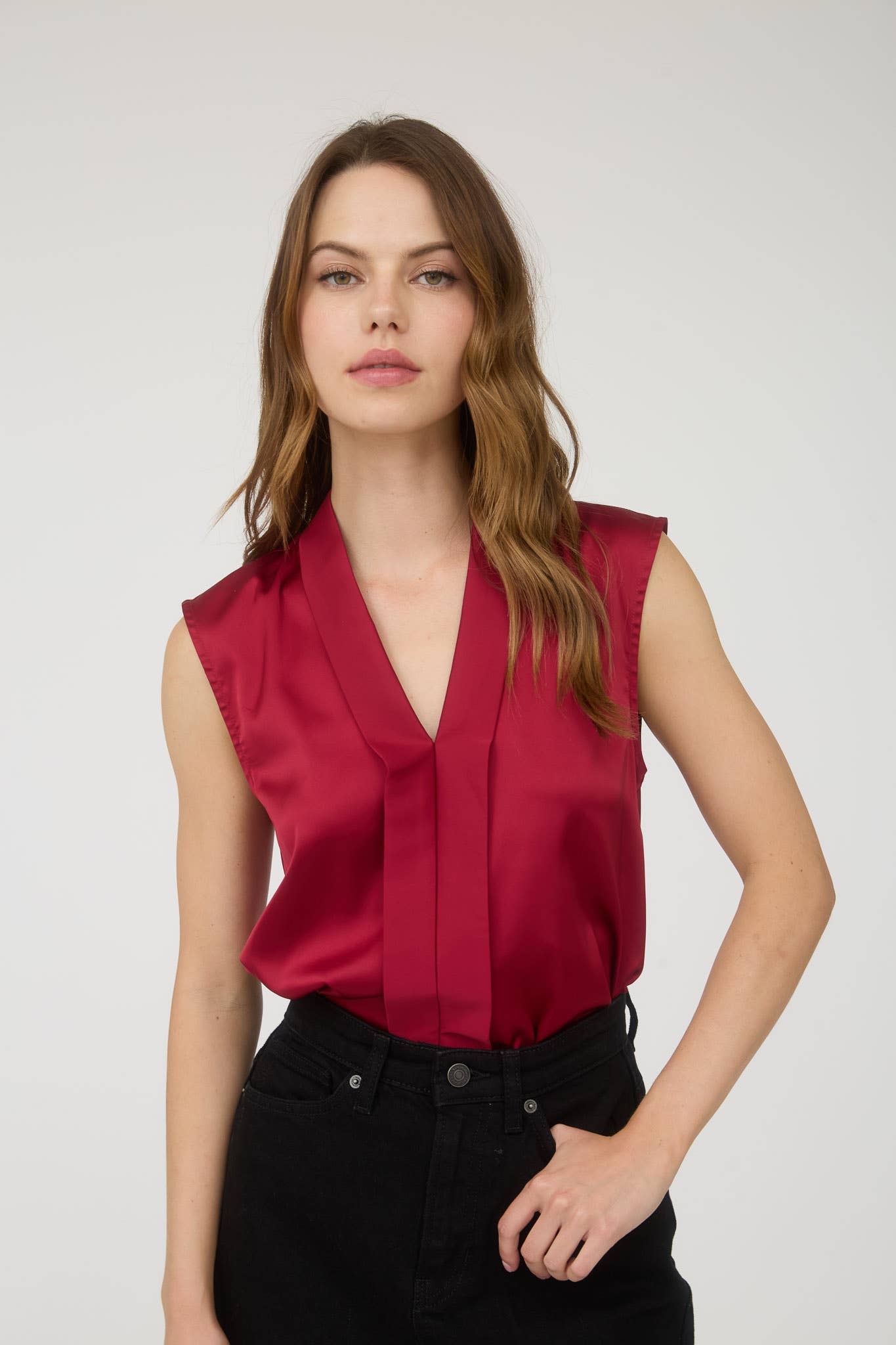 SATIN COLLARED SLEEVELESS BLOUSE