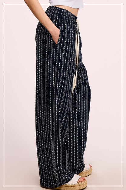 Patterned Design Relaxed Fit Pants With Pockets