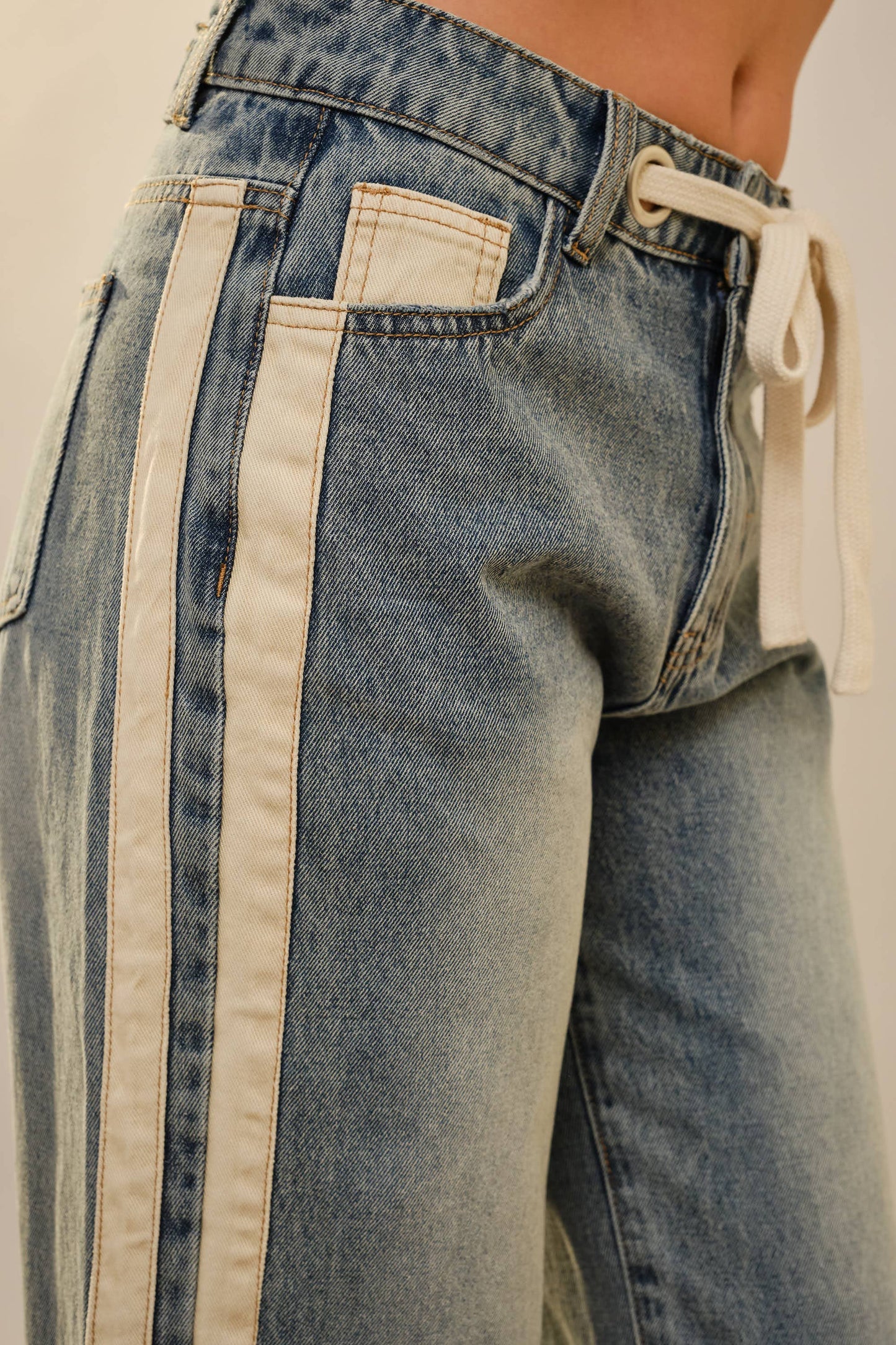 Contrast Panel and Pocket Wide Denim Jeans