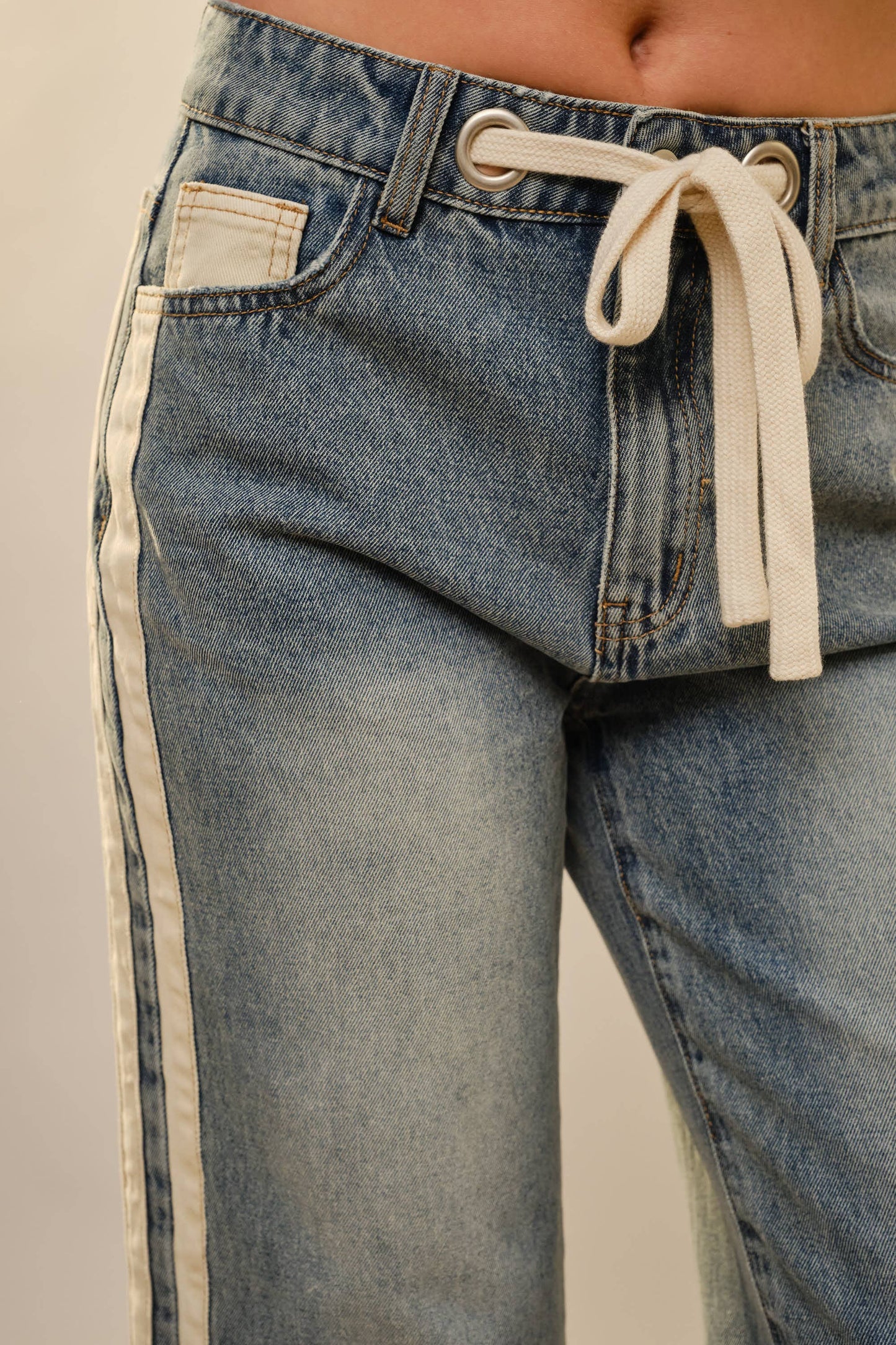 Contrast Panel and Pocket Wide Denim Jeans