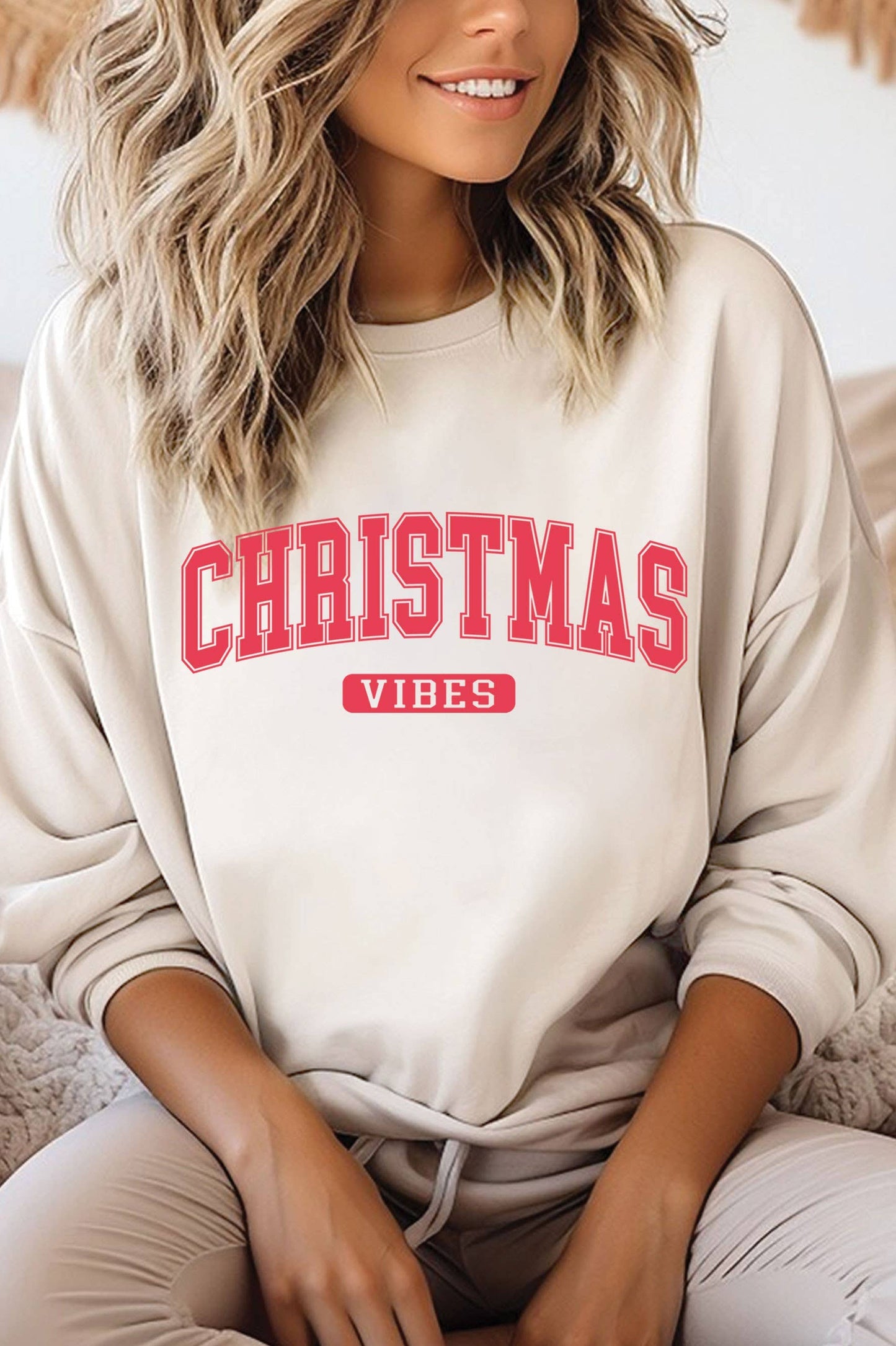 CHRISTMAS VIBES GRAPHIC BRUSHED SWEATSHIRTS