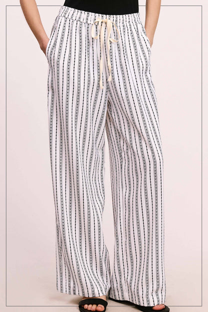 Patterned Design Relaxed Fit Pants With Pockets