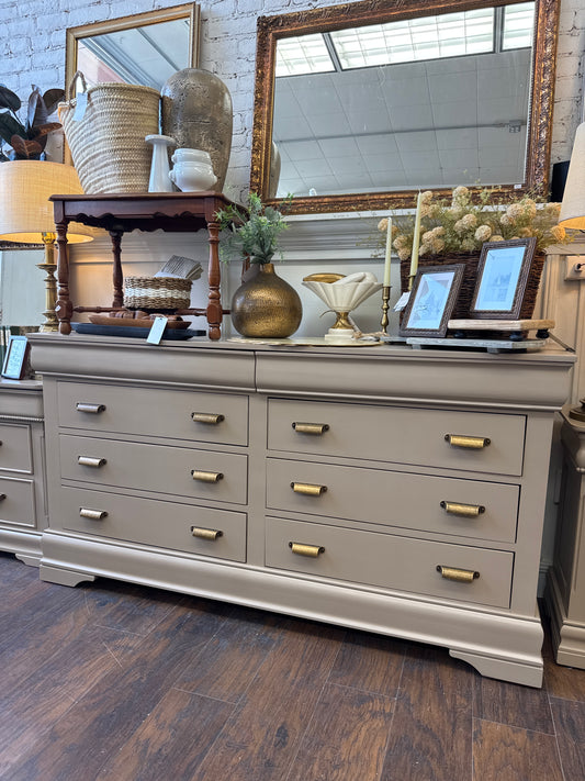 Clay Long Dresser