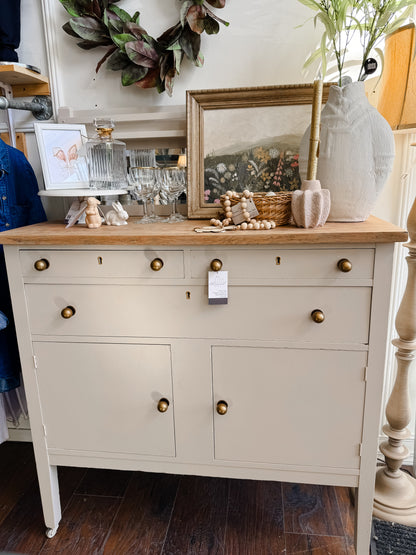 The Aria Dresser