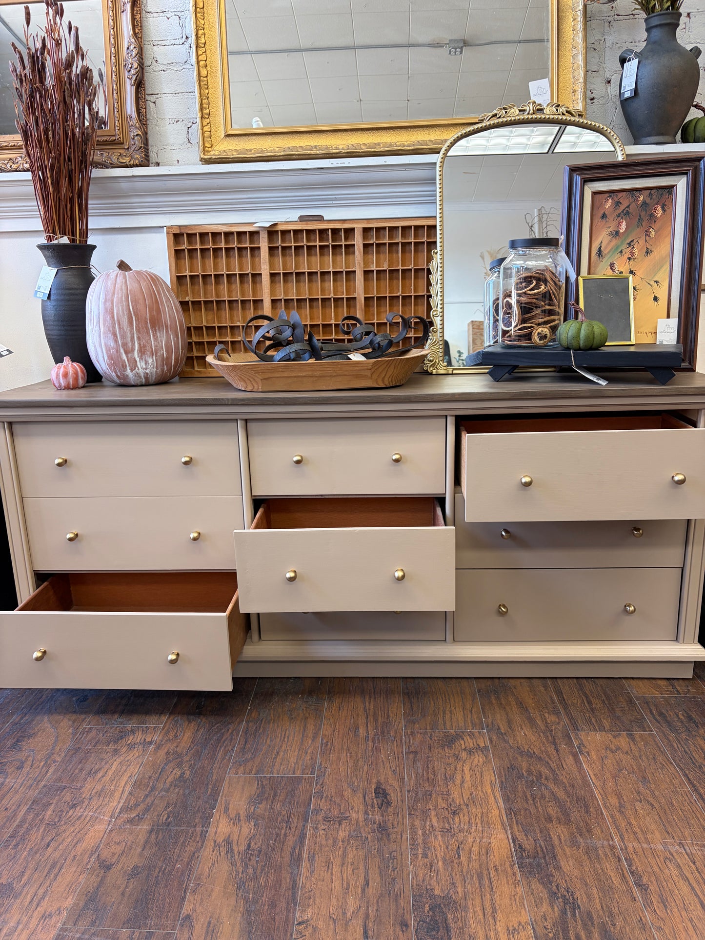London Dresser