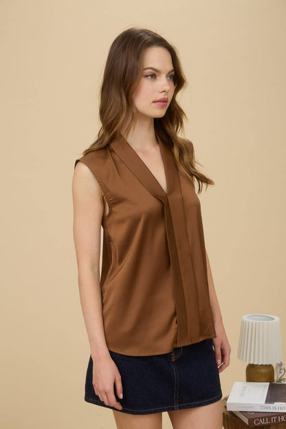 SATIN COLLARED SLEEVELESS BLOUSE