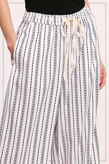 Patterned Design Relaxed Fit Pants With Pockets