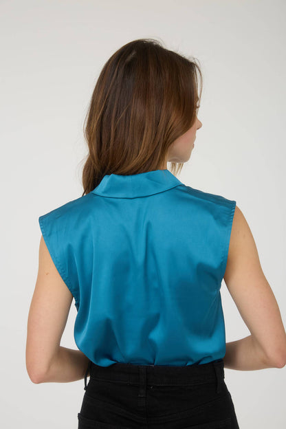 SATIN COLLARED SLEEVELESS BLOUSE