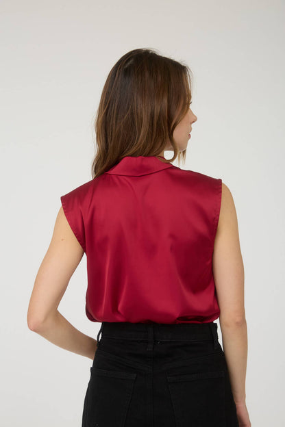 SATIN COLLARED SLEEVELESS BLOUSE